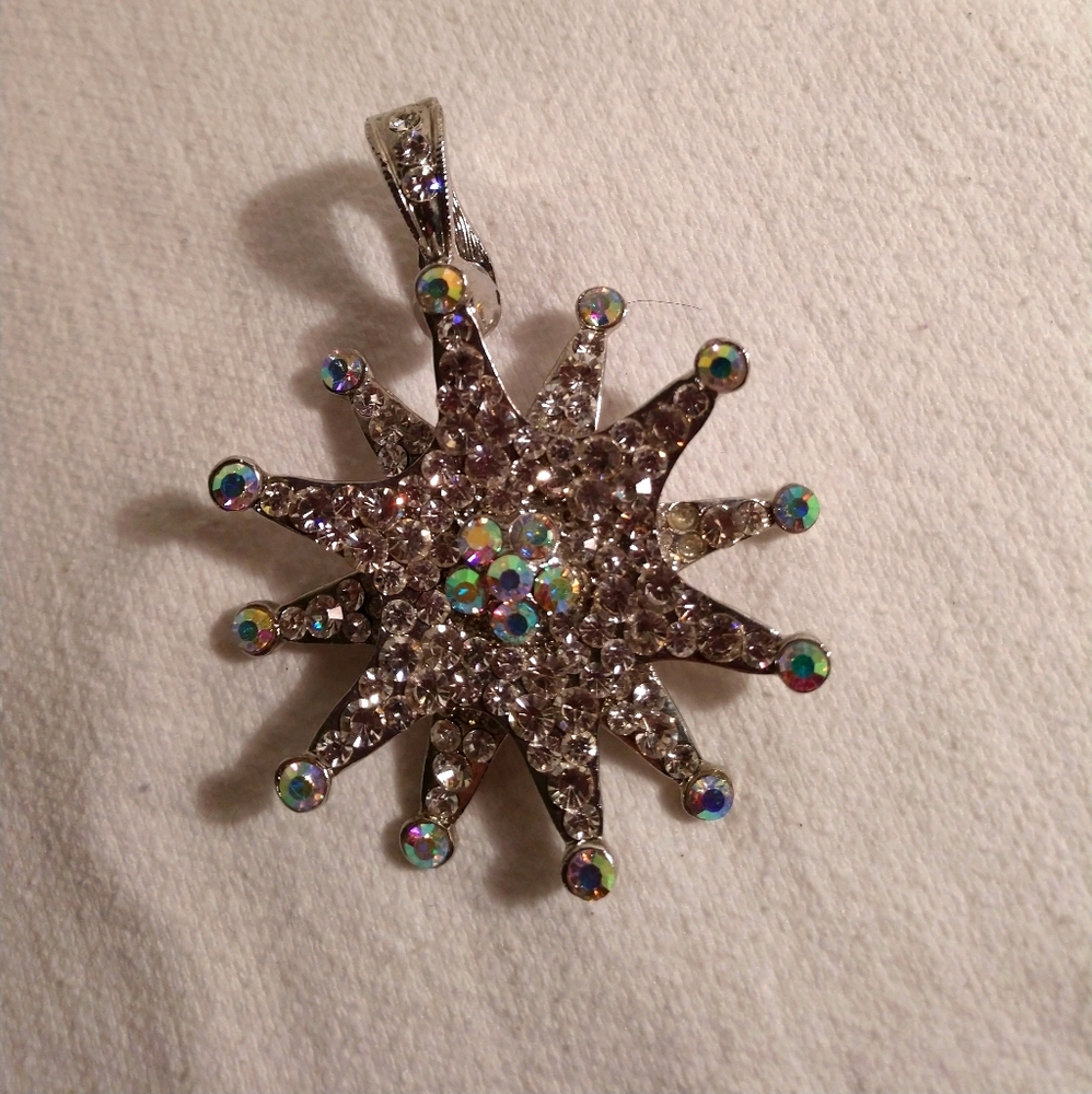 Sparkling pendant